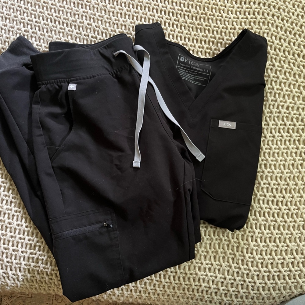 Figs Size small scrub set, only worn a few times!